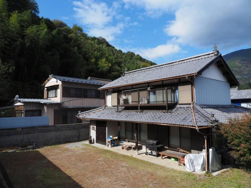 四国旅行のhub拠点 古民家ゲストハウス Heso Camp 三好市 外观 照片