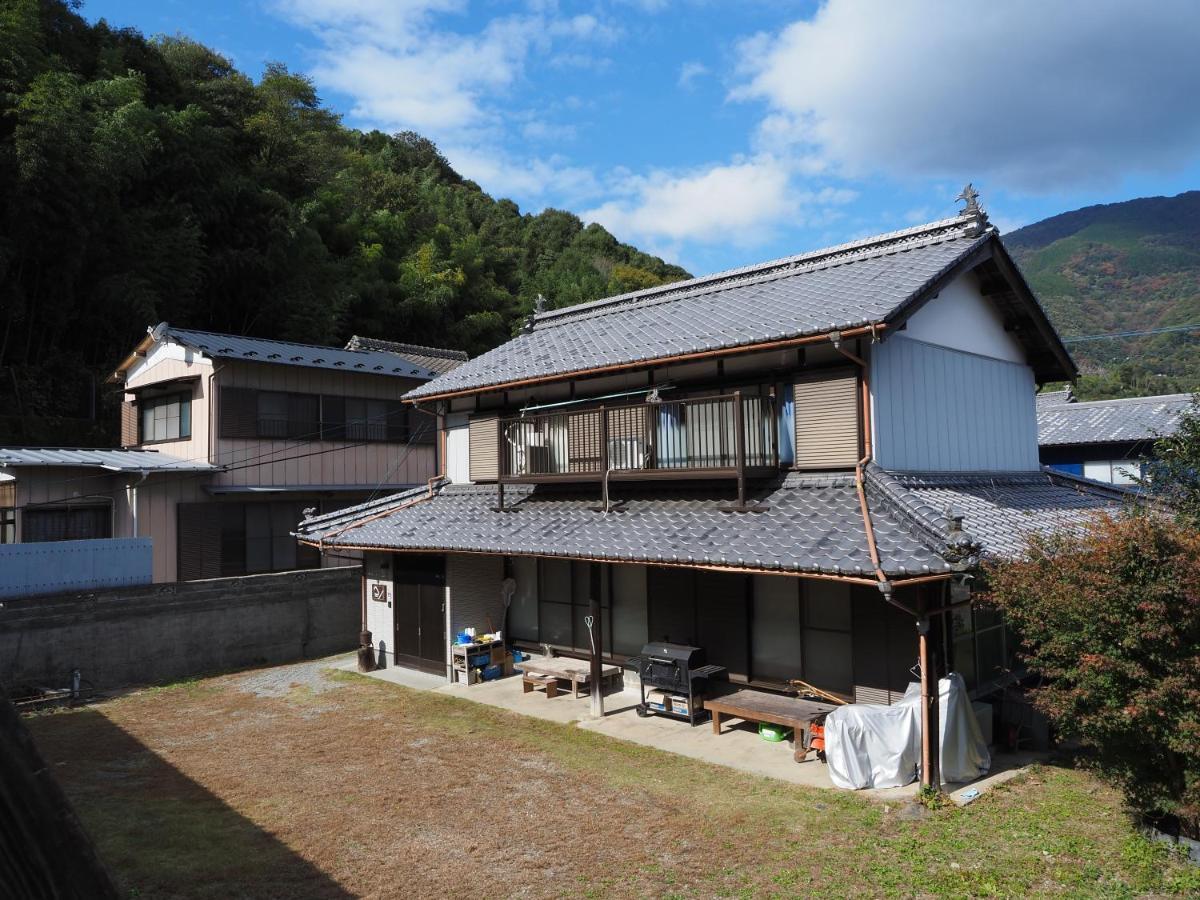 四国旅行のhub拠点 古民家ゲストハウス Heso Camp 三好市 外观 照片